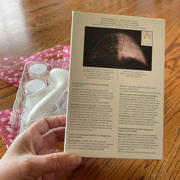 Mary Kay Skinvigorate Cleaning Brush - Picture 7 of 9